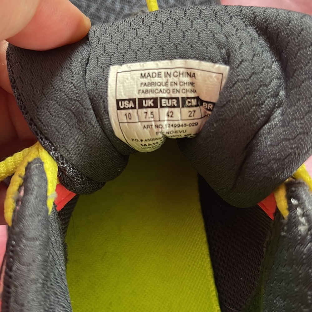 Size 10 under armour womens sneakers in excellent condition! - Picture 4 of 6